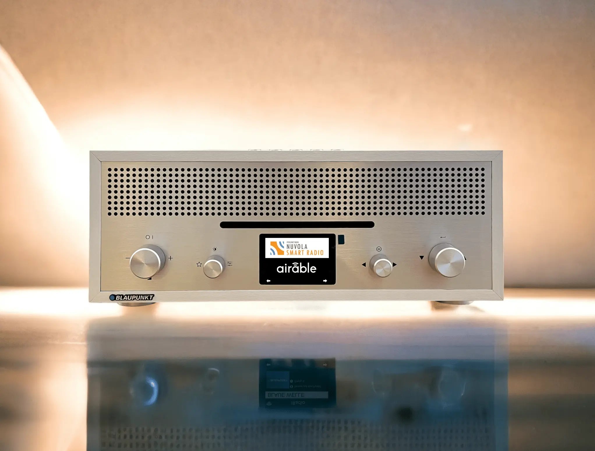 Blaupunkt Internetradio Nuvola Smart Radio with Airable display on warm background