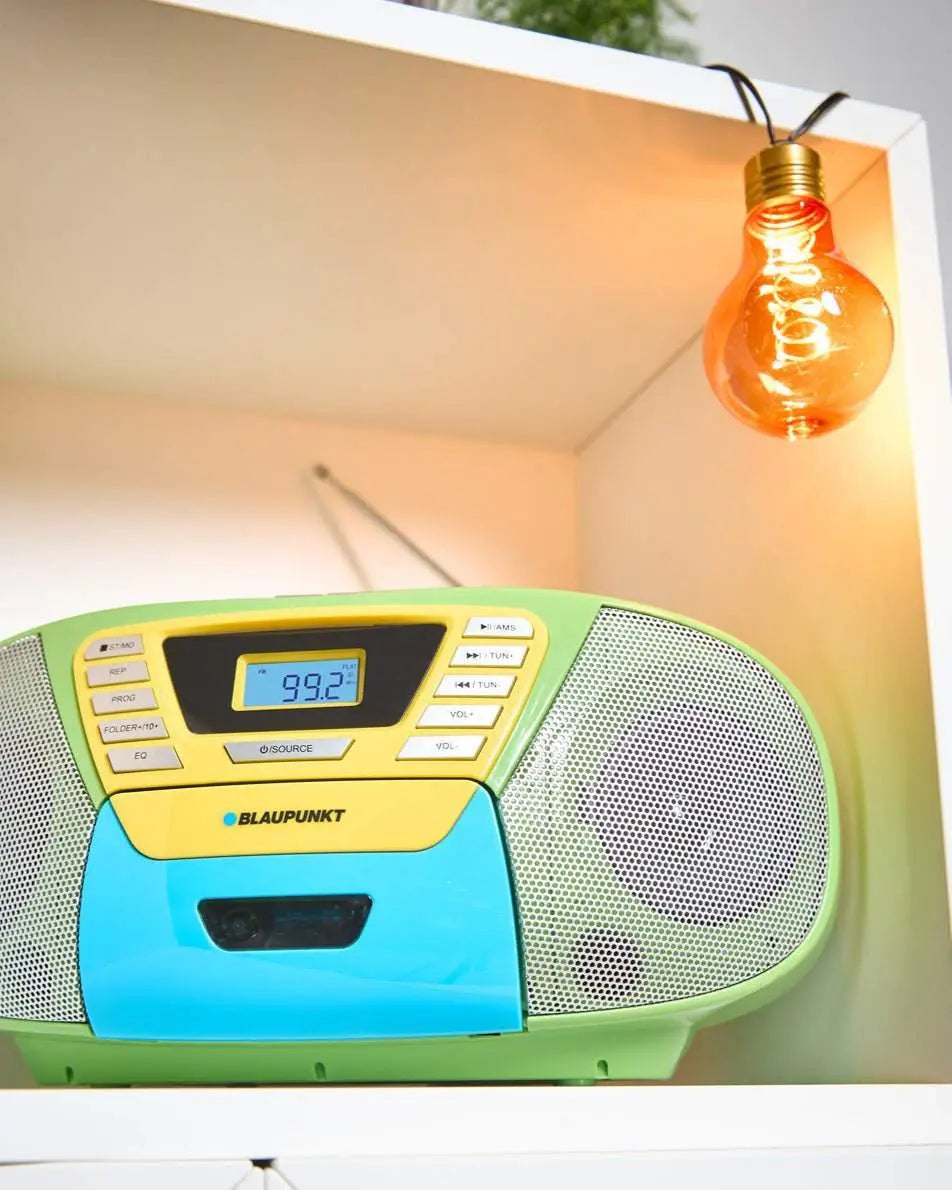 Bunte Blaupunkt Boombox mit CD Player für Kinder, Bluetooth, Kassettendeck und Radio, kinderfreundlich und tragbar