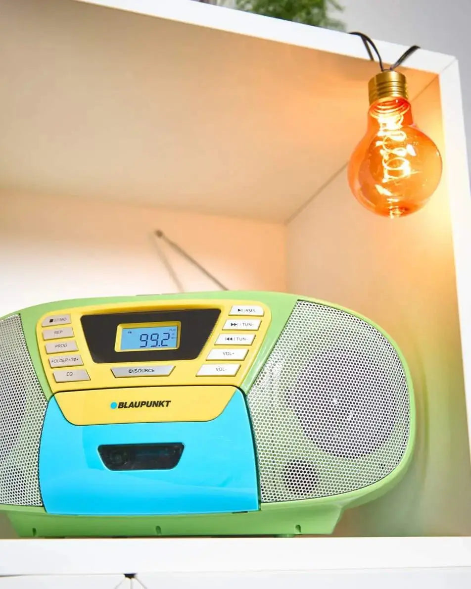 Bunte Blaupunkt Boombox mit CD Player für Kinder, Bluetooth, Kassettendeck und Radio, kinderfreundlich und tragbar