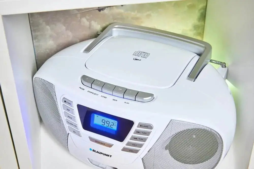 Weiße Kinder-Boombox mit CD-Player, Bluetooth, Kassettendeck und Radio von Blaupunkt