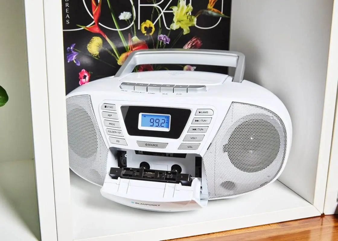 Weiße Kinderboombox mit CD-Player, Kassettendeck, Radio und Bluetooth von Blaupunkt