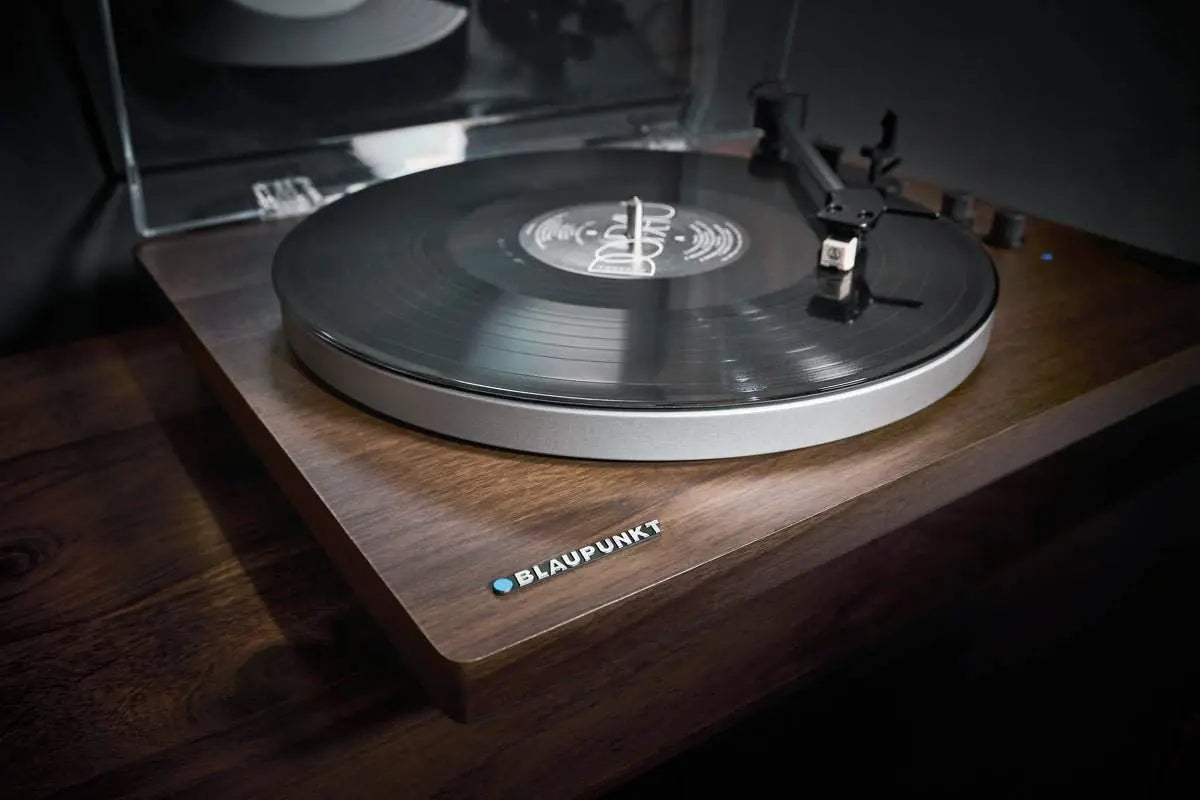 Plattenspieler mit Bluetooth Blaupunkt Torino TT 200 TX in Holzoptik mit Aluminiumteller und Schallplatte