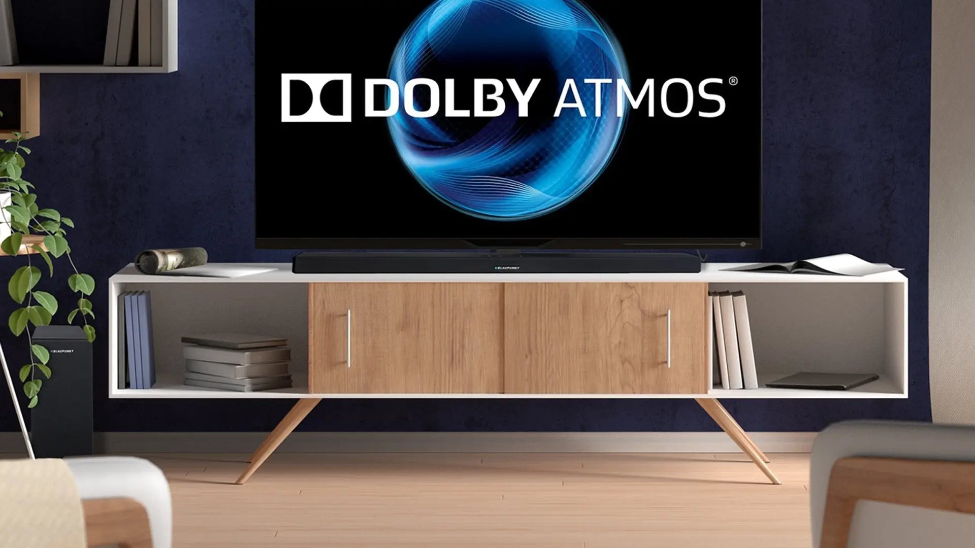 modernes Wohnzimmer mit Blaupunkt TV Soundbar und Dolby Atmos Logo auf Fernseher für Blaupunkt-Audio Innovationen