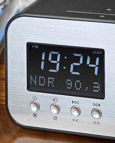 Schwarzer Radiowecker mit DAB+ Empfang, dimmbarem LC-Display und Aluminiumoptik