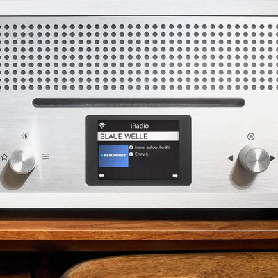 Weißes Nostalgie Internetradio Milano mit Aluminiumfront, Slot-In-CD-Laufwerk und digitalem Display