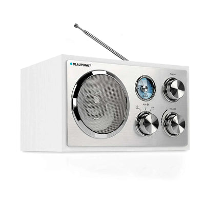 Weißes Nostalgieradio mit Bluetooth Blaupunkt RXN 180, Aluminiumfront und Holzkorpus, retro Design mit Drehreglern und Teleskopantenne